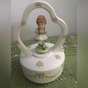 Vintage St. Patrick’s Day Irish step dance music box